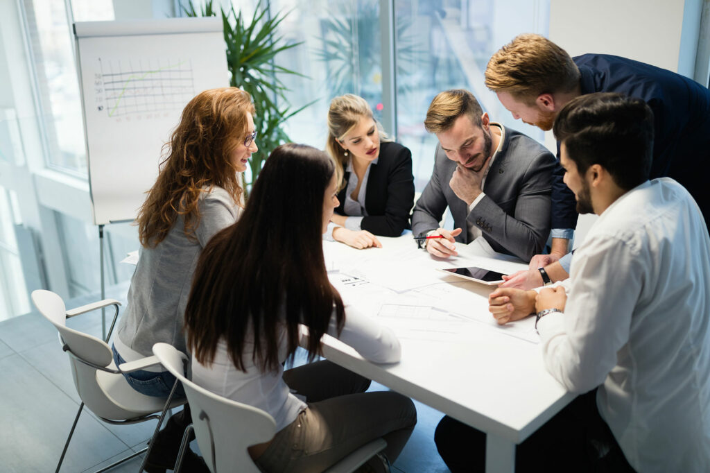 it consultants holding a meeting around a table