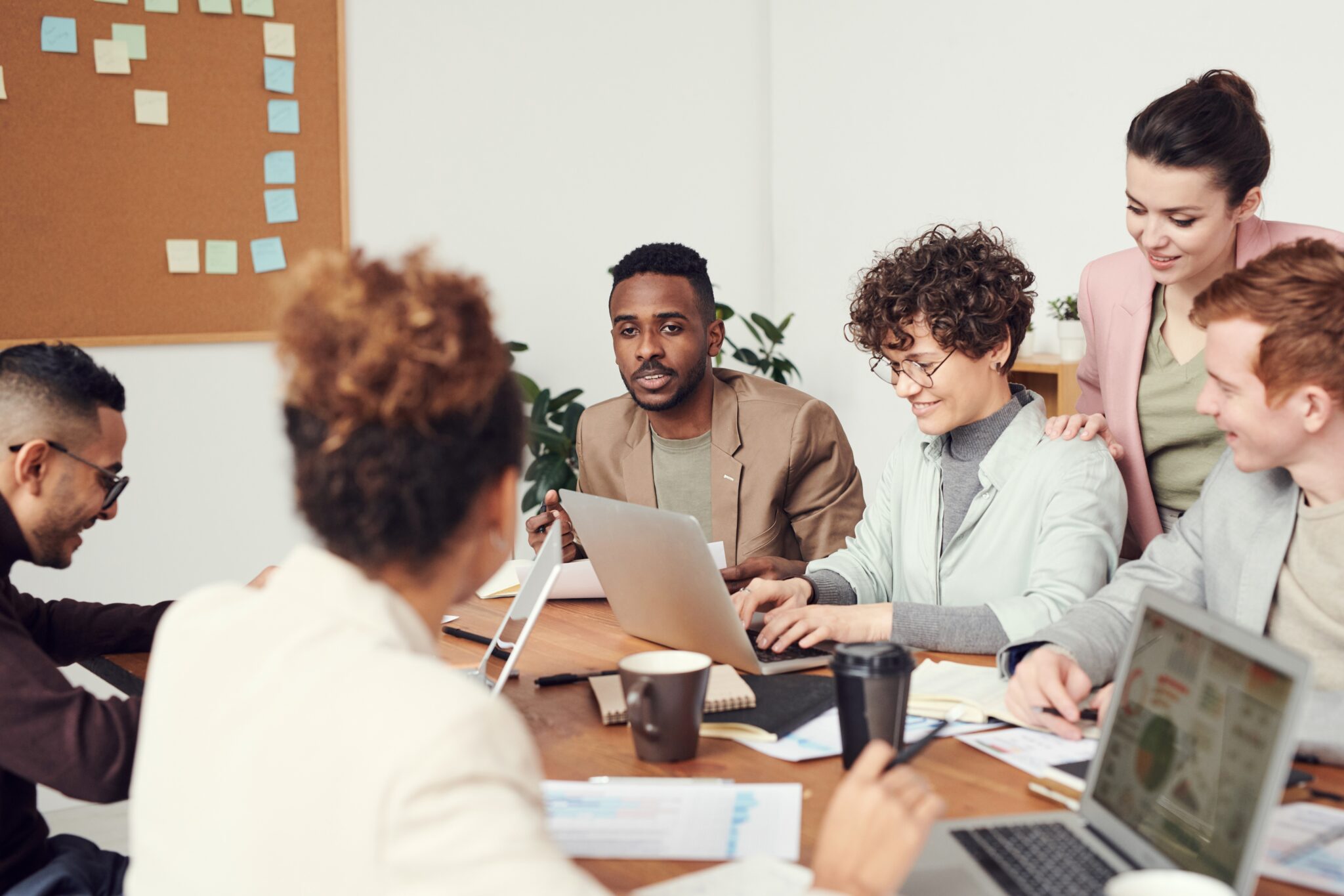 The Pros & Cons of Tracking Your Employees’ Every Digital Movement 2 Weighing the pros and cons of tracking your employees' digital activity