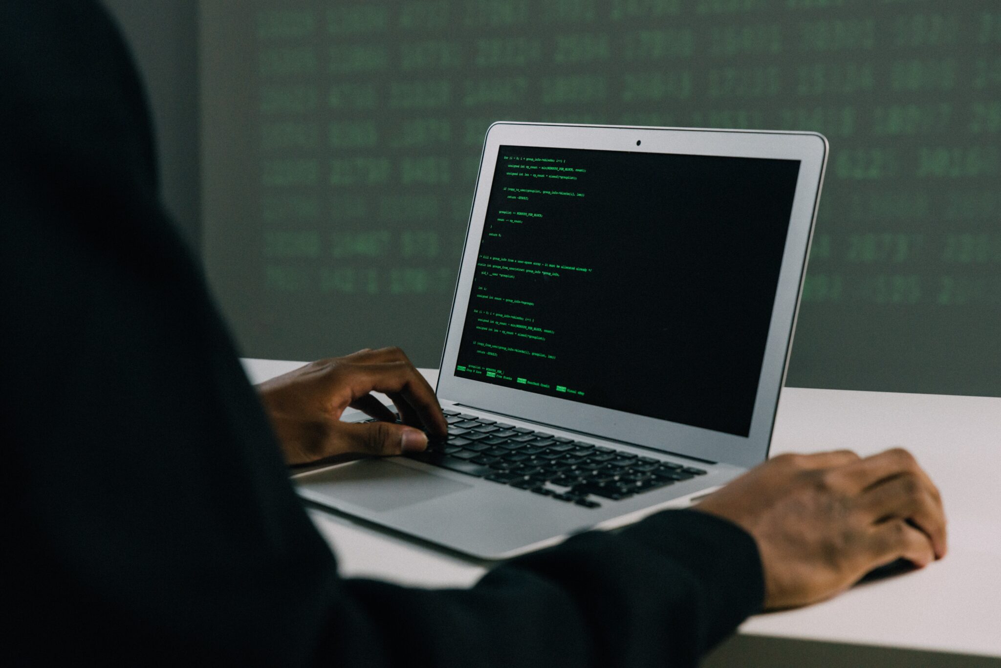 7 Advantages of Adopting a Defense-in-Depth Cybersecurity Strategy 2 Defense-in-depth cybersecurity strategy protecting a business with layered defenses