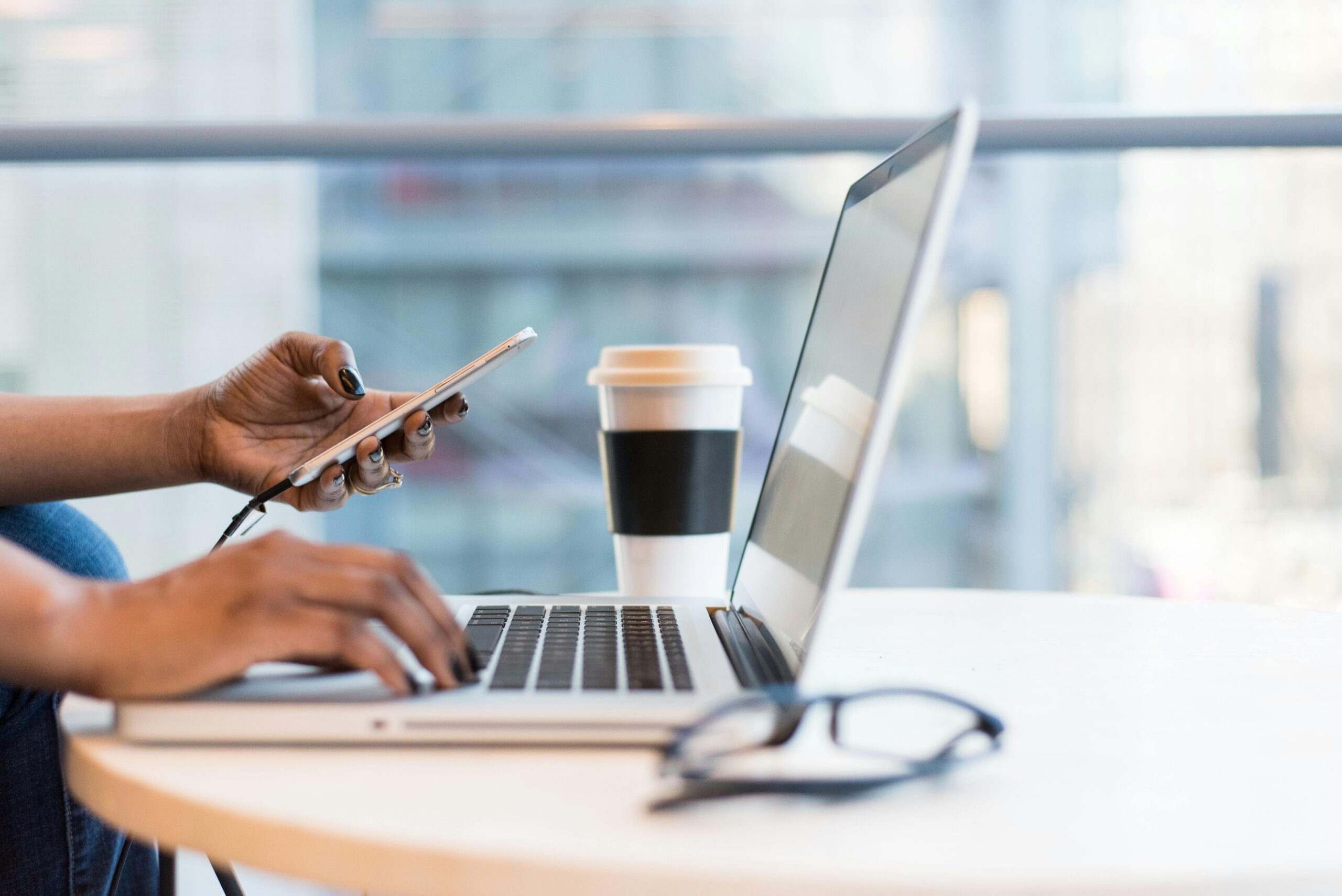 Enhancing Employee Performance with a Mobile-Optimized Workspace 2 Mobile-optimized workspace letting employees work productively on phones and tablets