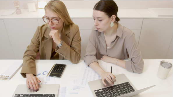 Small Business IT Budget Checklist: What to Include and How to Plan It 1 two women with laptops